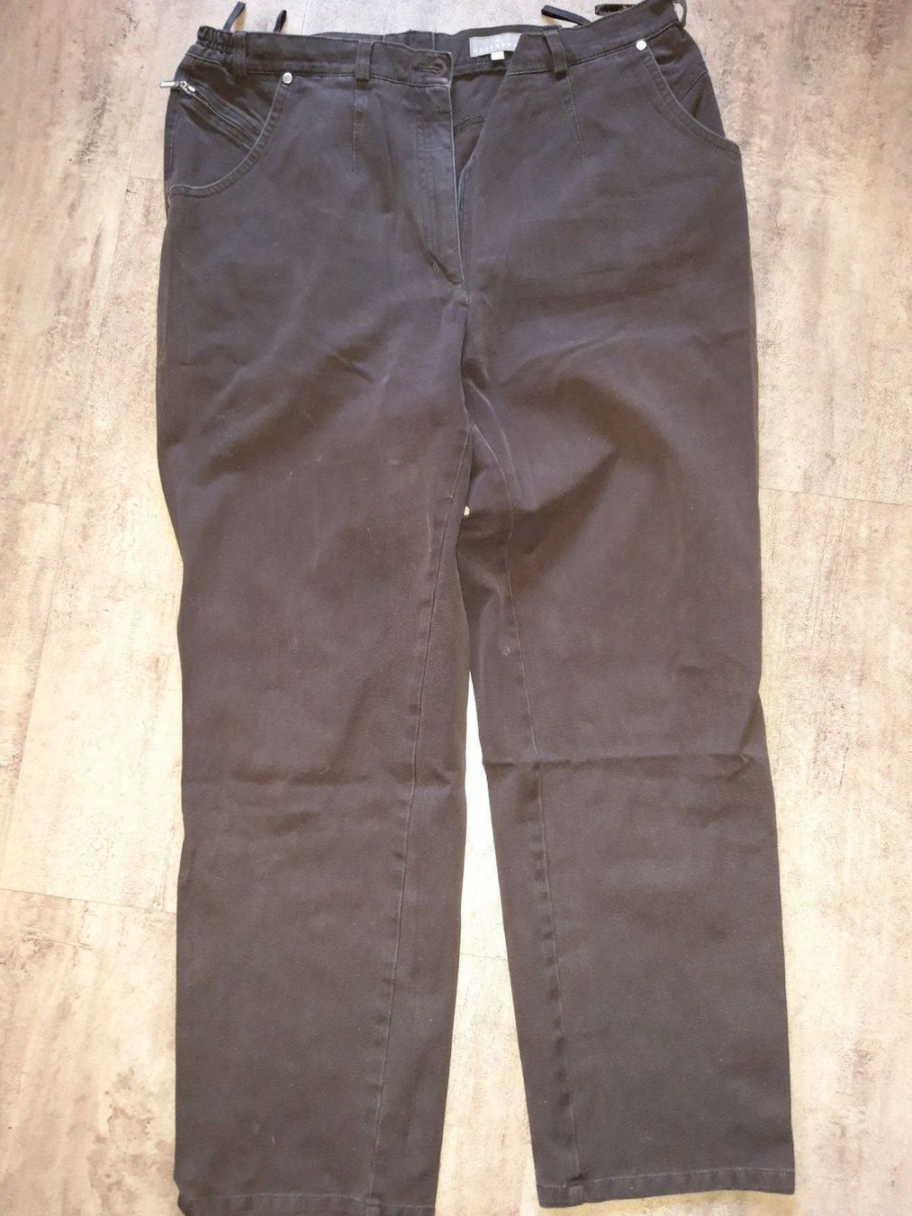 Pantaloni: Schöne Hose, Queensway, Grösse 22 – Usato da Escholzmatt venduto da Stern777