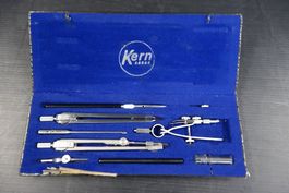Vintage Reisszeug Kern Aarau im blauen Etui