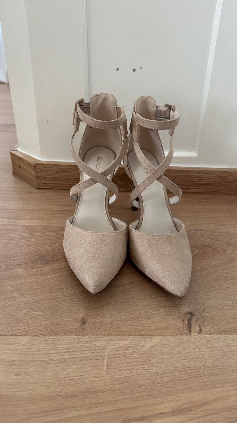 Scarpe da donna: Stilvolle, elegante Heels in Beige – Usato da Chur venduto da sivik 1