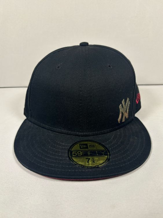 New Era Copricapi, berretti & cappellini: Casquette New Era NY Noire et Rouge 7 1/4 – Usato da Genève venduto da MonPucier 1