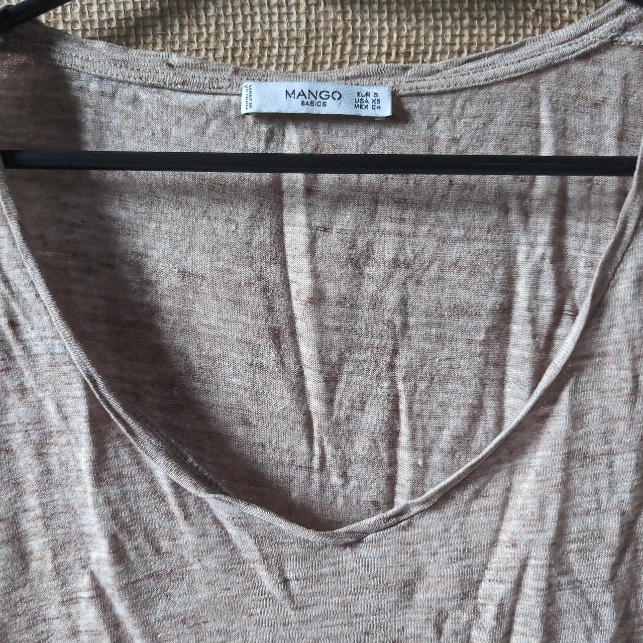 Mango T-Shirts: Mango T-Shirt mit V-Ausschnitt Basic – Gebraucht aus Ringgenberg BE von Vinyl.Love 2