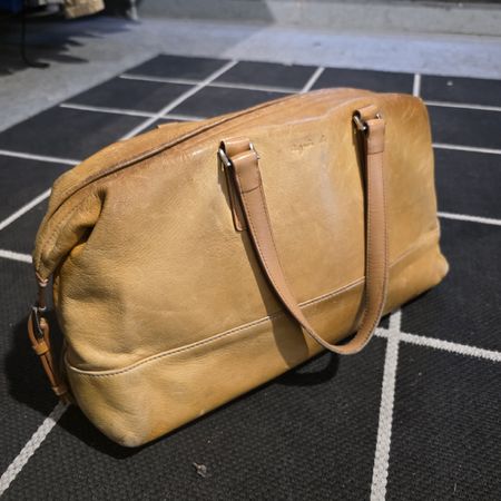 Sac épaule Agnès B. voyage en cuir cognac vintage