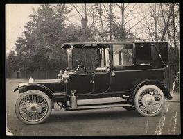 Fotografie Auto Daimler, mit Speichenfel