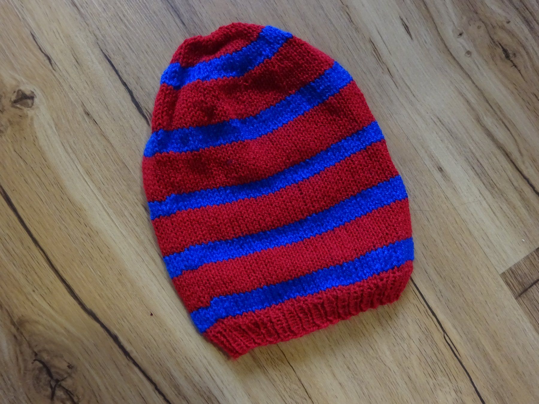 Chapeaux, bonnets & casquettes: Tolle Basket-Strickmütze/Super Perle – Neuf (Voir description) à Rothrist par Valley1