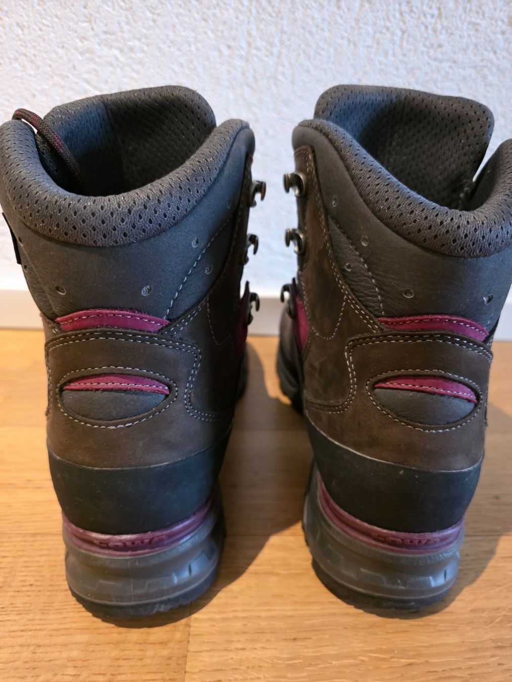 Lowa Scarpe da donna: Lowa Wanderschuhe, Grösse 40, Top Zustand – Usato da Dietwil venduto da AIRFELDER 2