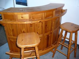 Bar Kiefer massiv mit 2 Bar Hocker