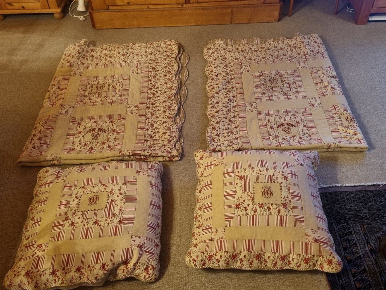 Coperte: 2x Patchwork Tagesdecken inkl. 2x Zierkissen – Usato da Oberrieden venduto da Spencer10 1