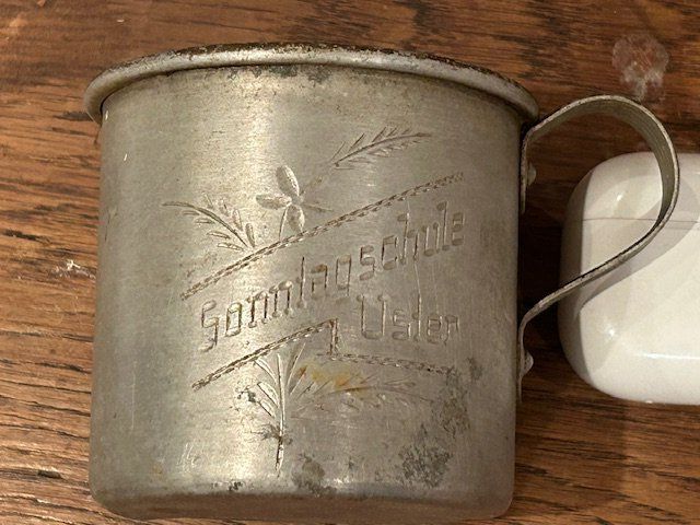 Tazze: Aluminium-Becher "Sonntagsschule Uster", Antik – Usato da Uster venduto da uhaldimann 1