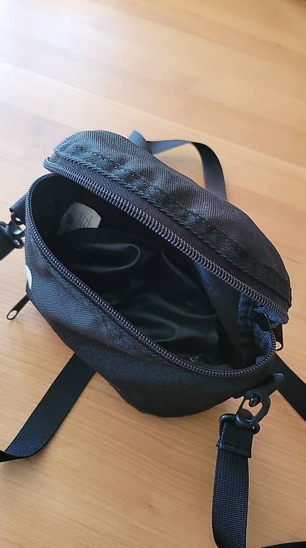 Taschen: Petite sacoche 46 Nord Noir – Gebraucht aus Denges von sim_pt5w 2