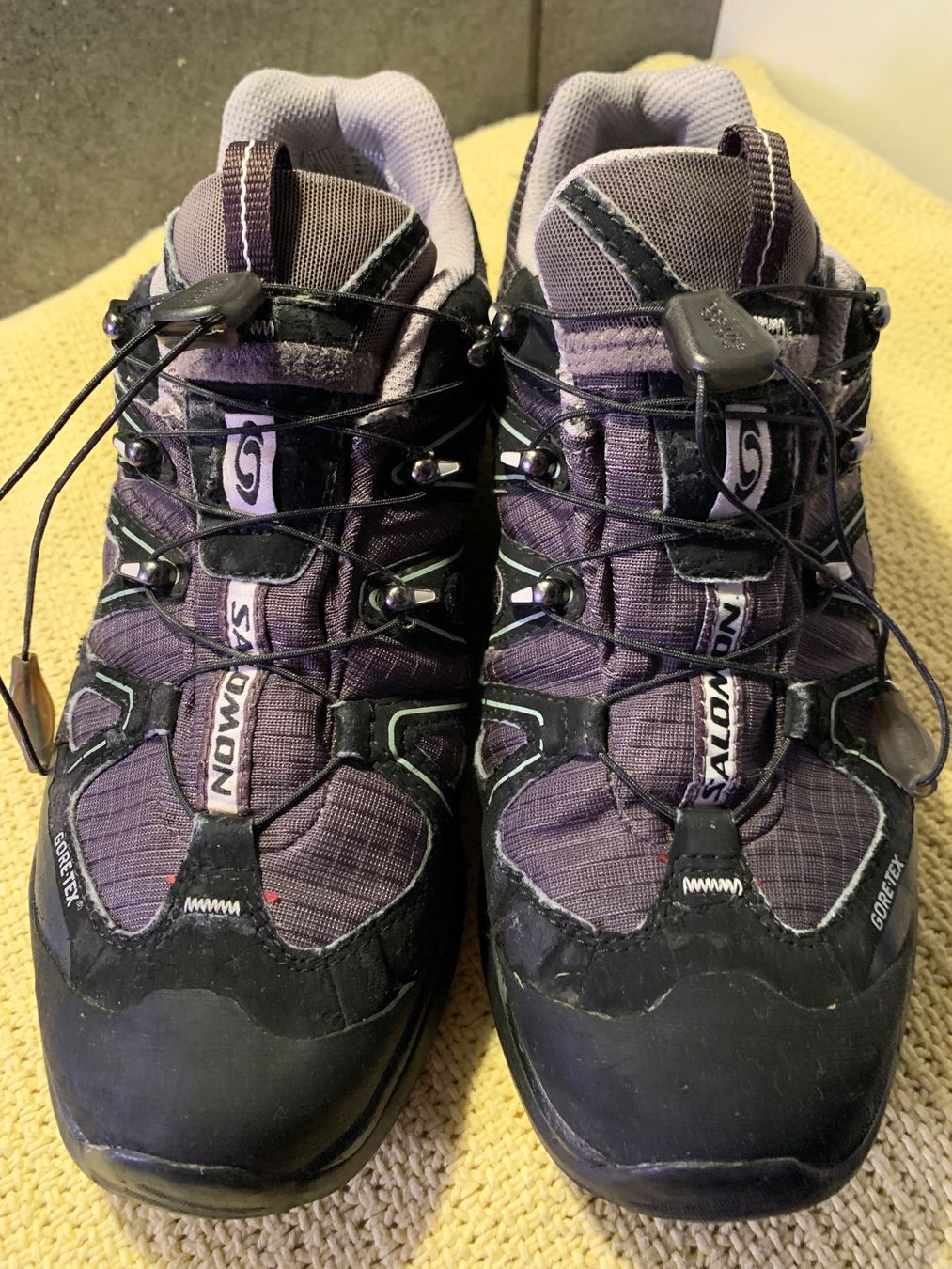 Salomon Scarpe da donna: Salomon-Wanderschuhe mit Gore-T Gr. 39,1/3 – Usato da Steinebrunn venduto da Littlebird1 1
