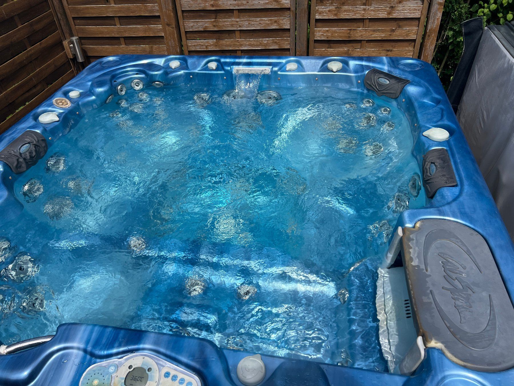 Whirlpool: Whirlpool von CalSpas mit sechs Sitzen – Usato da Frauenfeld venduto da Tschuege02 1