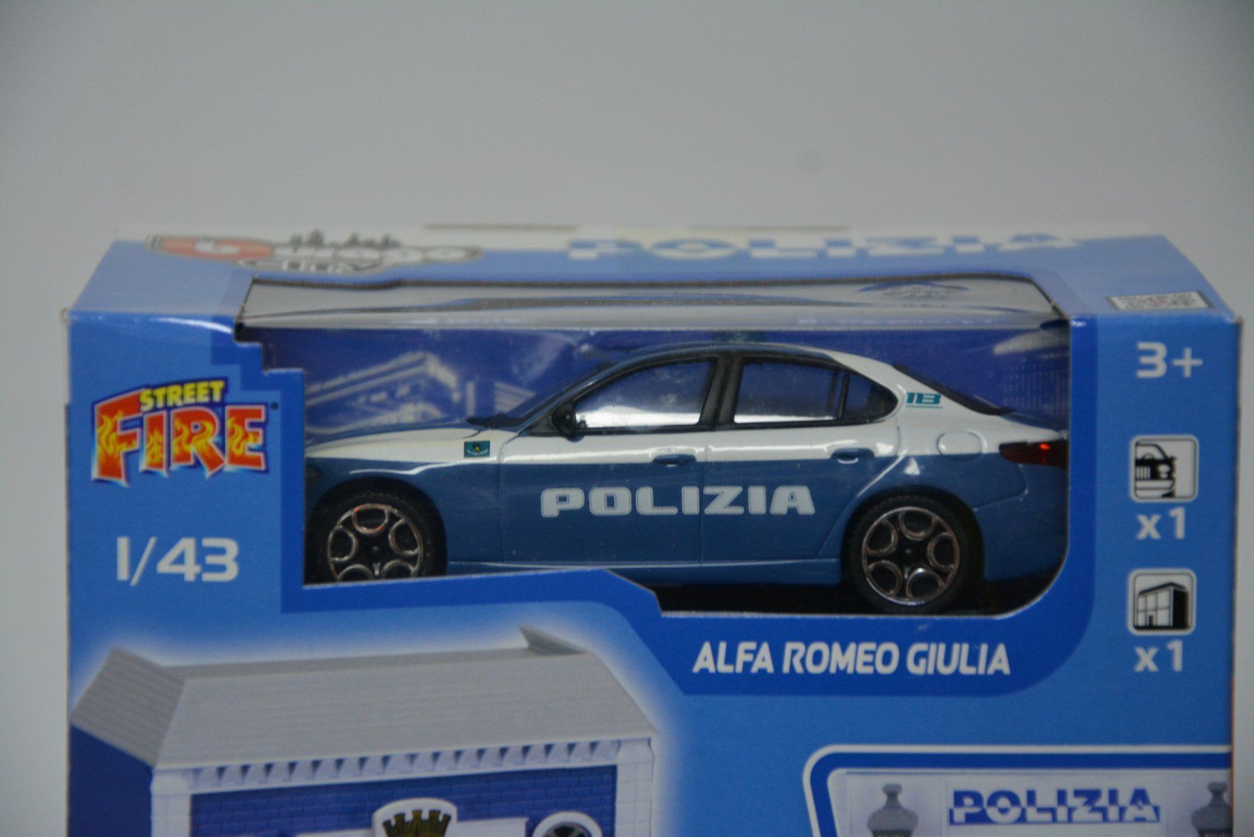 Alfa Romeo Voitures modèles: Alfa Romeo Giulia 2015 + Diorama , 1:43 – Neuf avec emballage d'origine à Goldach par Feivel9 1