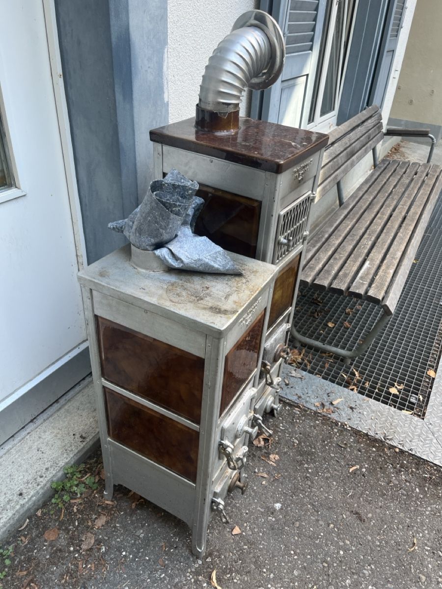 Camini: Zwei alte Holzöfen gebraucht  – Usato da Basel venduto da s.hoppla 2