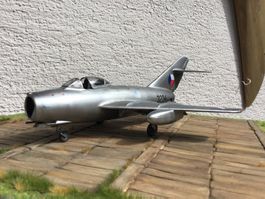Modellflugzeug MIG-15 Tschechisch Top Zustand 1:48gebaut