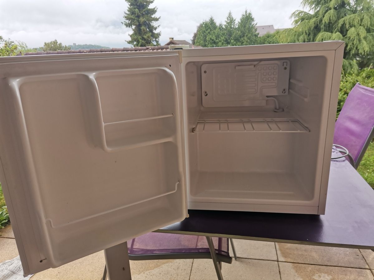 Kibernetik Frigoriferi: Mini-frigo compact Kibernetik 40L – Usato da Ollon VD venduto da Mmarsu 1
