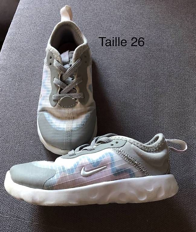 Scarpe per ragazze: Chaussures/baskets fille taille 26 – Usato da Renan BE venduto da atila08