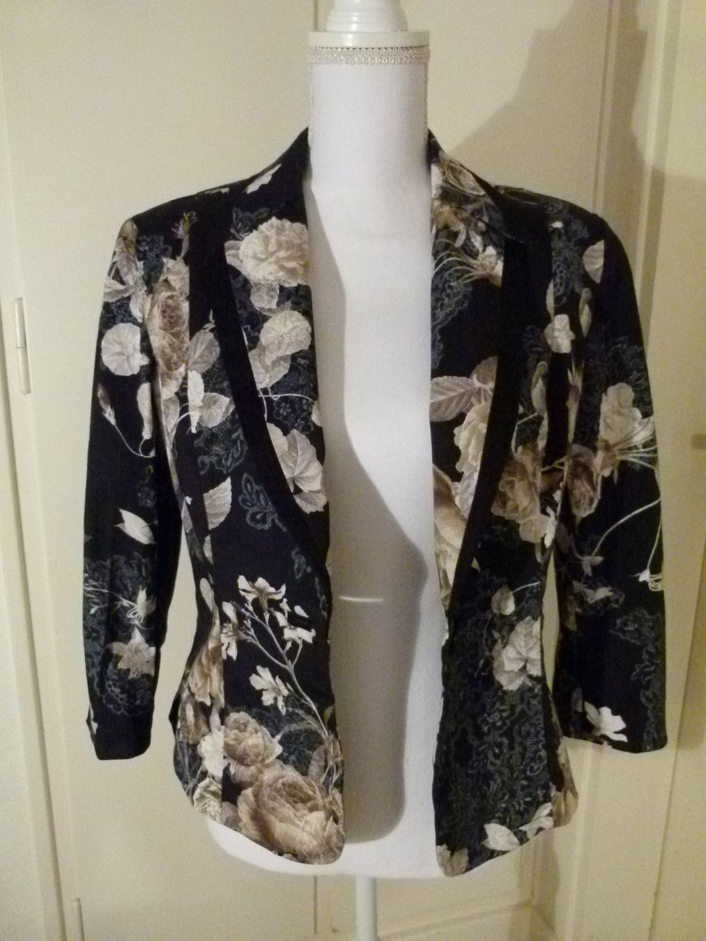 Costumi: Damen- Costume Edas, dunkelblau – Usato da Winterthur venduto da carrera924s 6