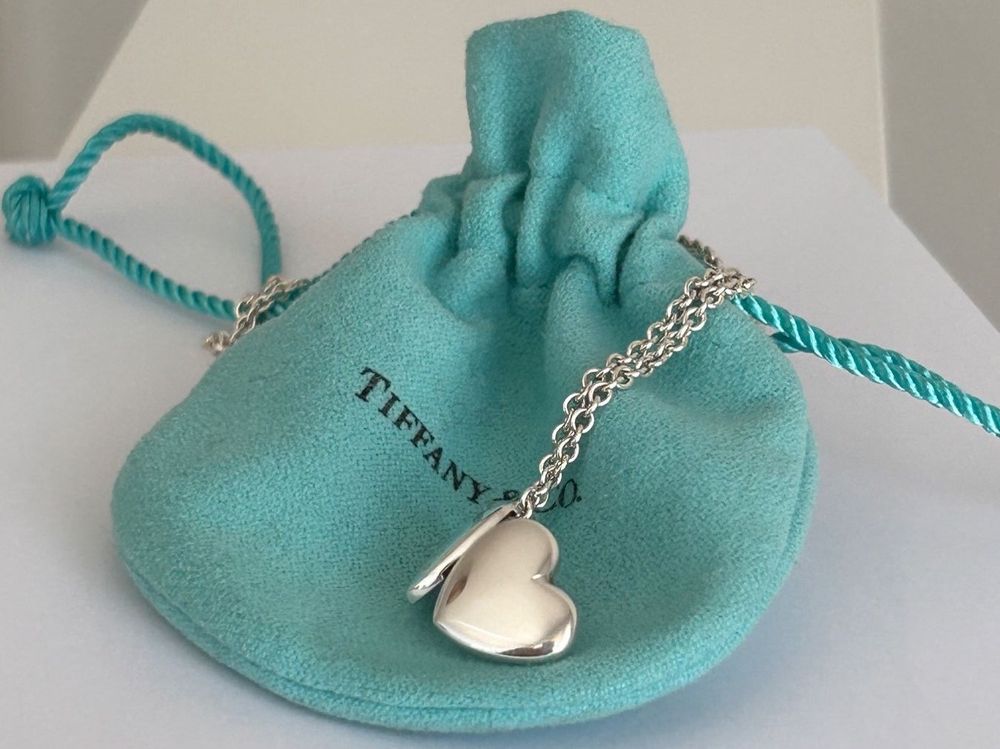 Seltene Tiffany & Co. Halskette mit Herz Medaillon Kaufen auf