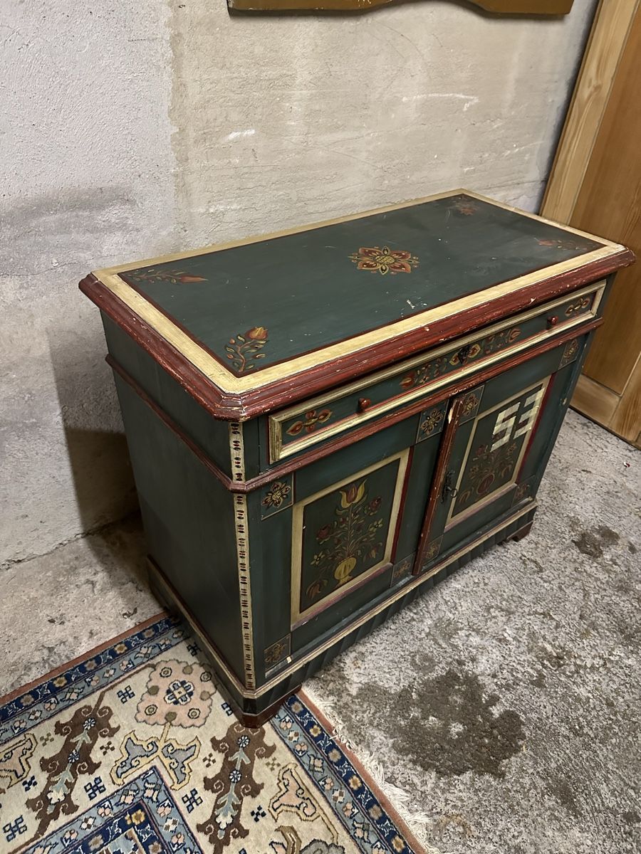 Cassettiere: Kommode Bauernschrank Bauernmalerei – Usato da Villmergen venduto da Bezdupe 1