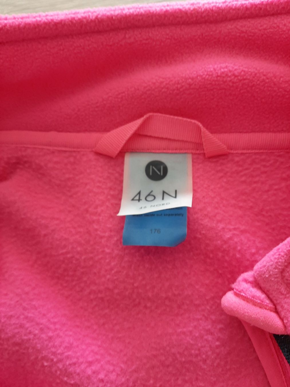 46 Nord Jacken: Fleece - Jacke Marke 46 N, knalliges pink, Grösse 176 – Gebraucht aus Menziken von Rien1 2