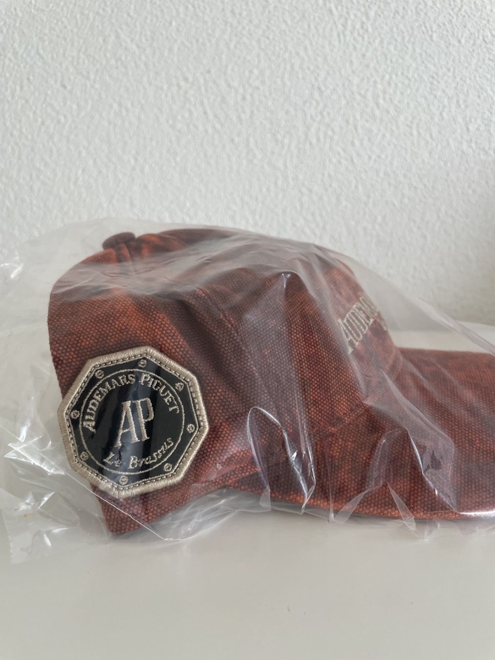 Copricapi, berretti & cappellini: Audemars Piguet x Travis Scott Brown Baseball Hat 1 – Usato da Küttigen venduto da VBGP 2
