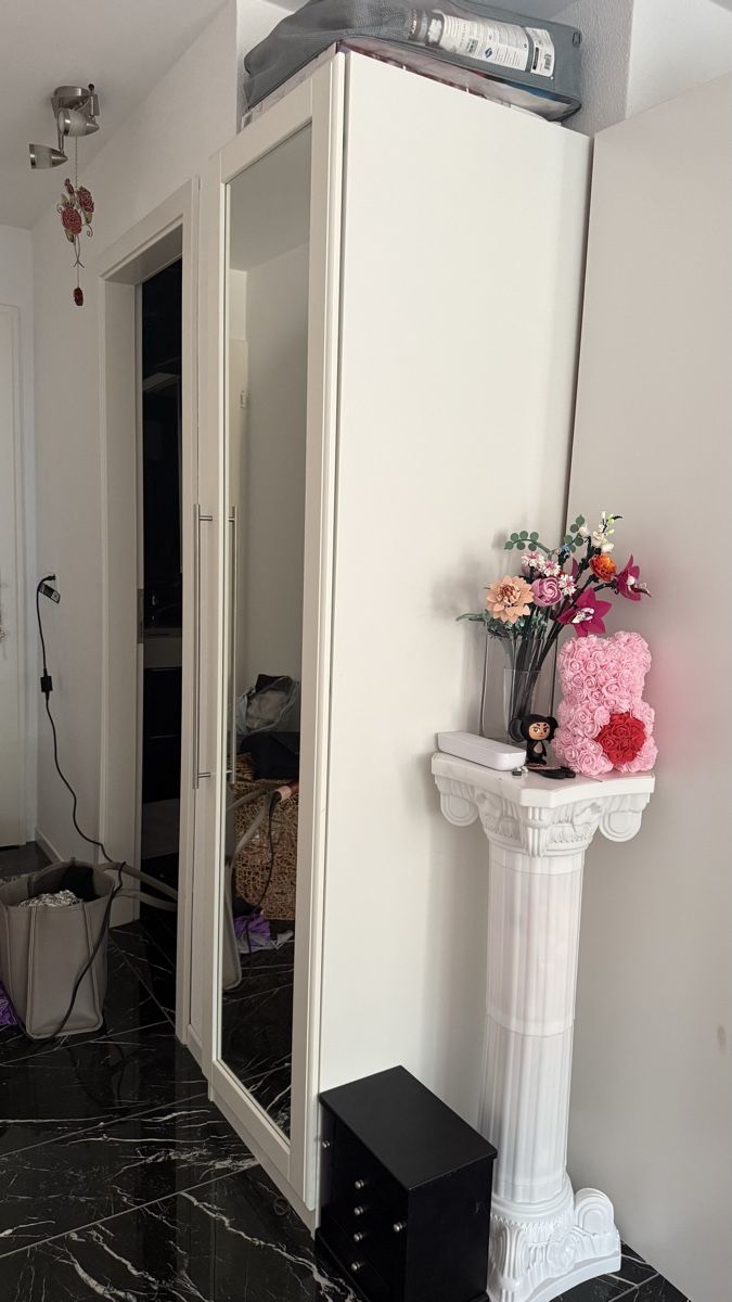 Ikea Armadi: Schrank mit Ecke – Usato da Baar venduto da Alaya.Bulica 3