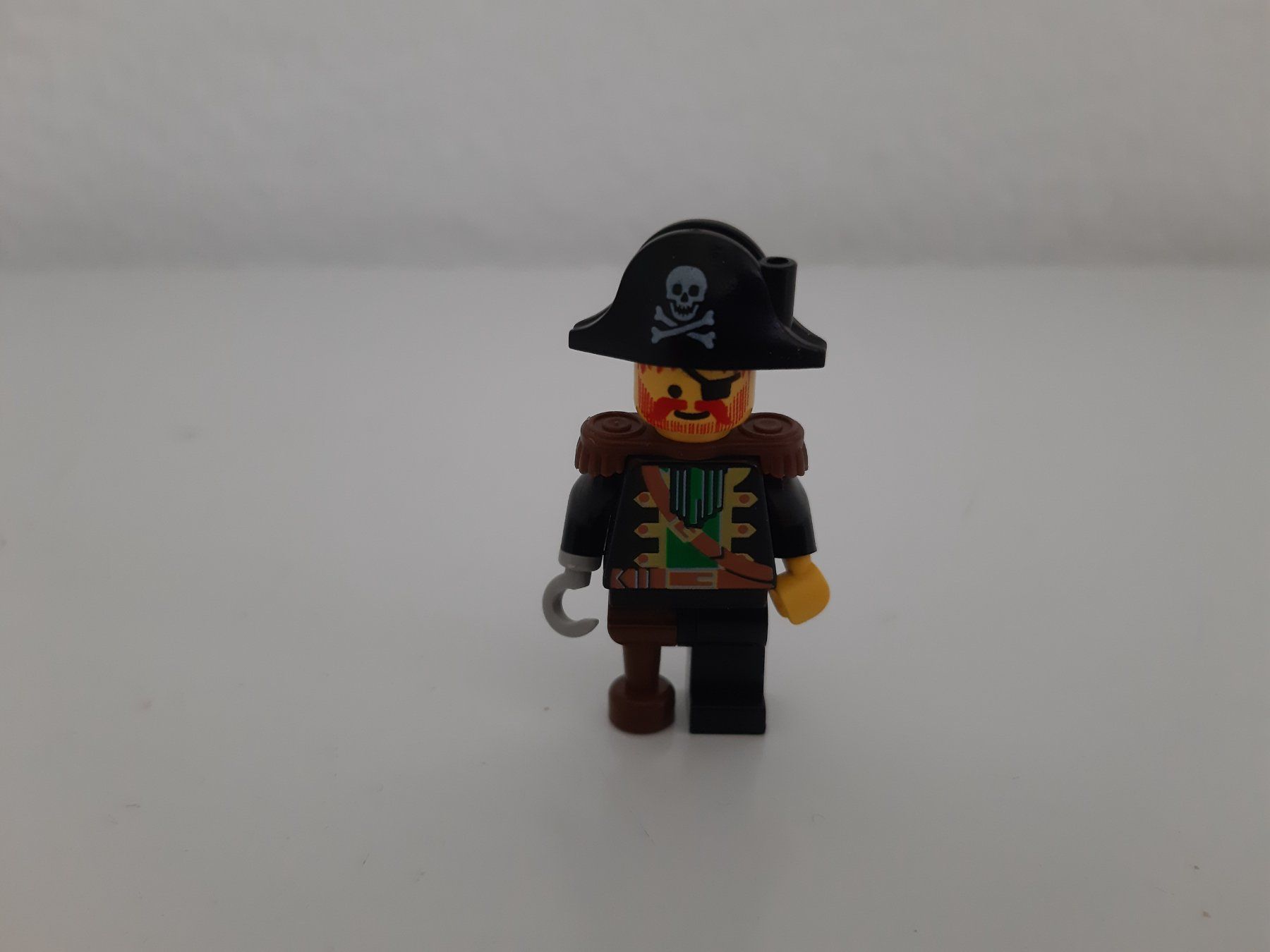 Lego Statuette: Lego Kapitän Rotbart Figure – Usato da Buchs SG venduto da Bray_Law