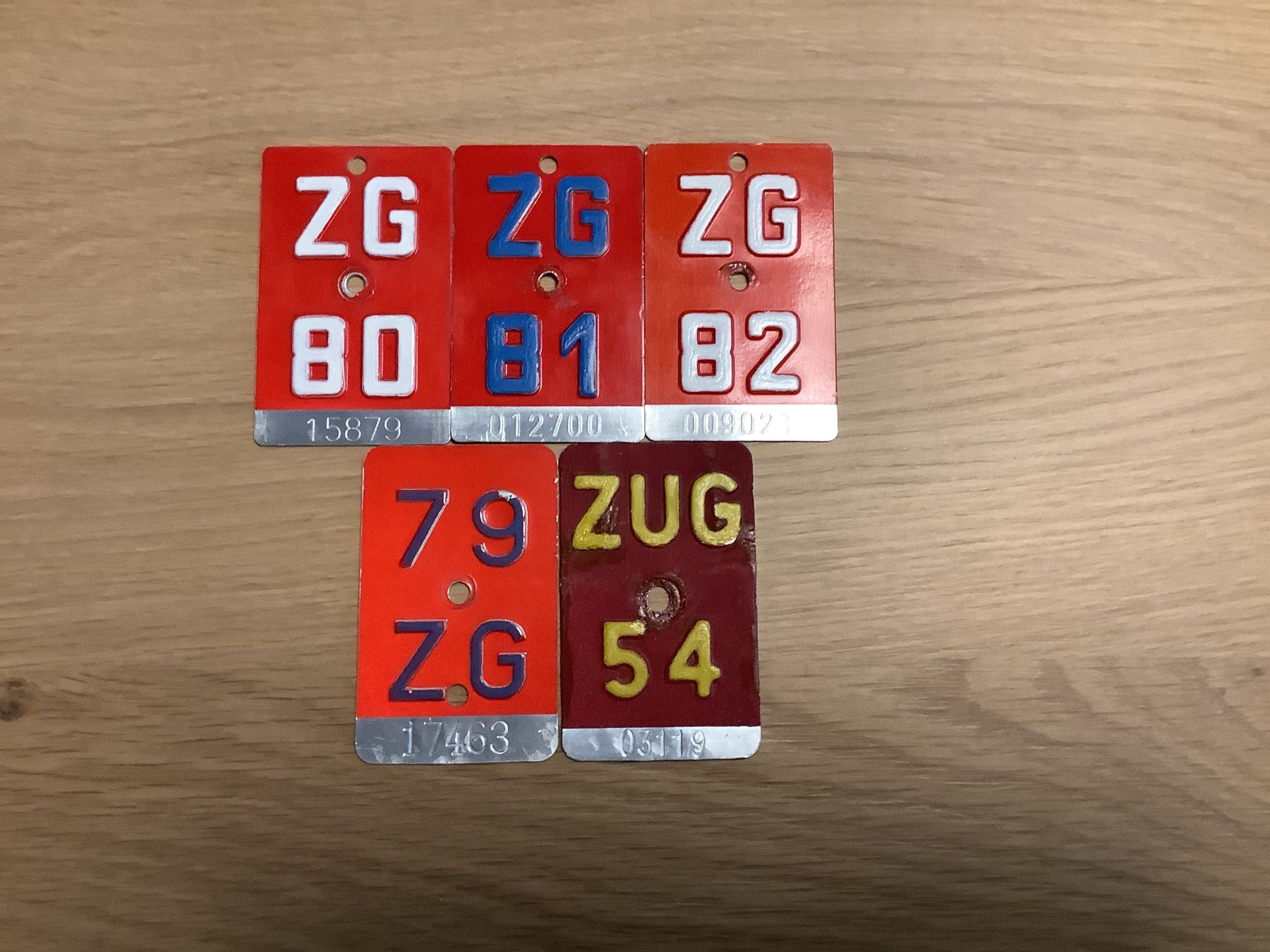 Insegne: Zuger Velonummern – Usato da Holzhäusern ZG venduto da tho_8my6