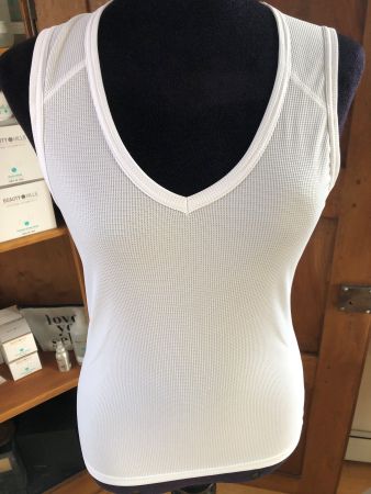 Zwei Damen Sport Top weiss strukturiert
