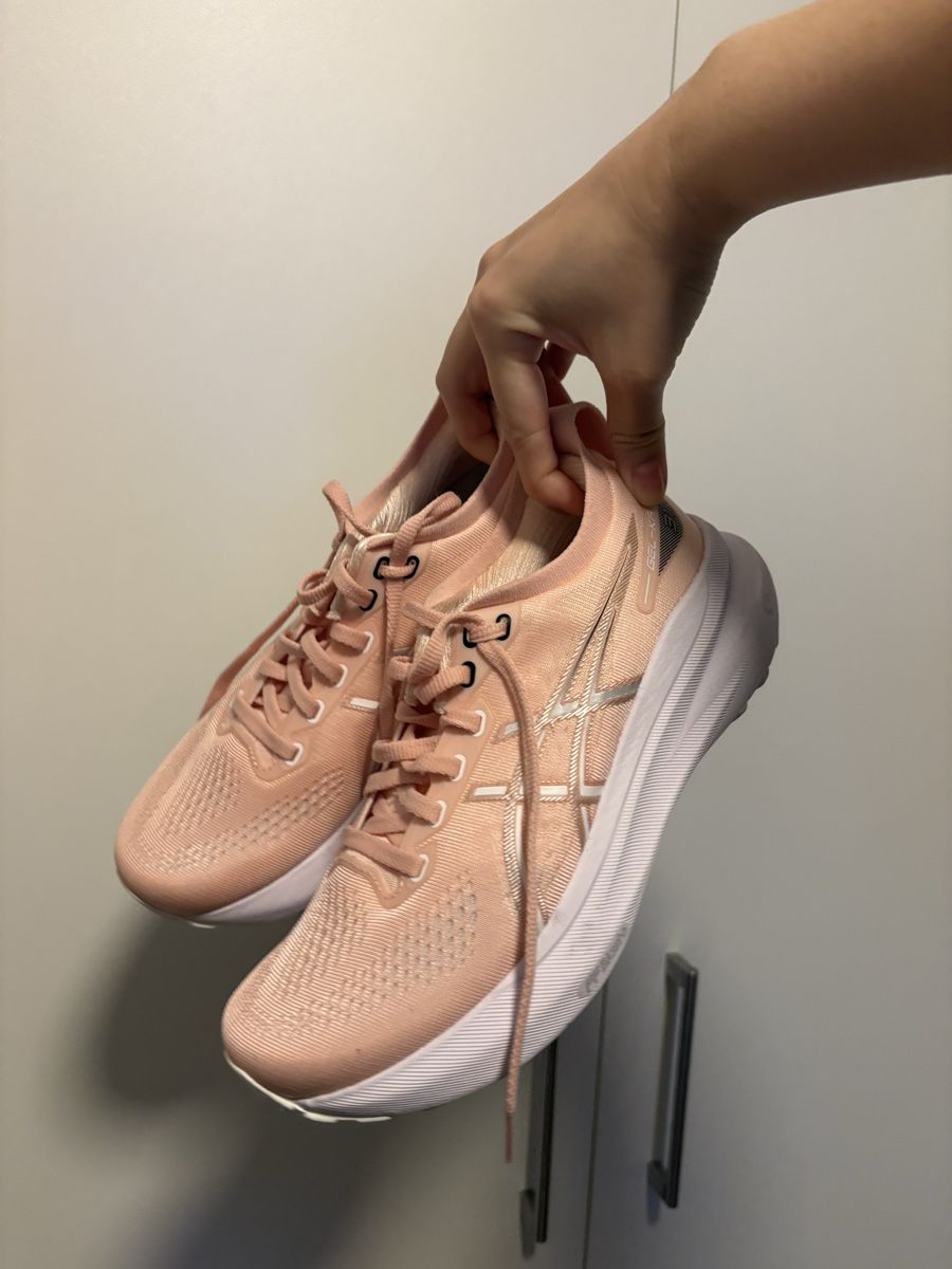 Asics Chaussures femmes: Asics gel kayano 38 – D'occasion à Bern par Schris08