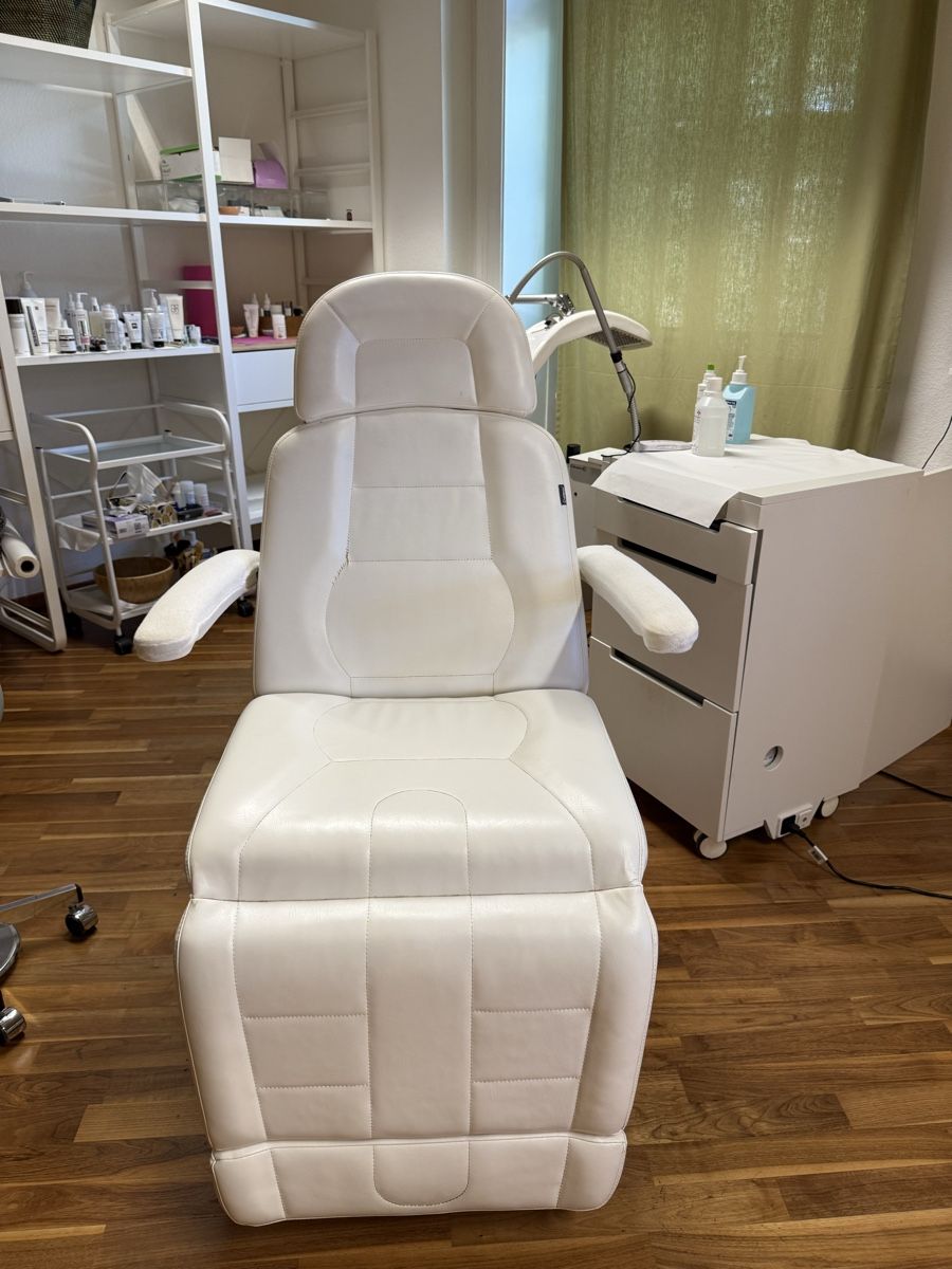 Lettini & sedie per cosmetici: Kosmetikliege und Kosmetik Boy – Usato da Adligenswil venduto da Criolla25 1