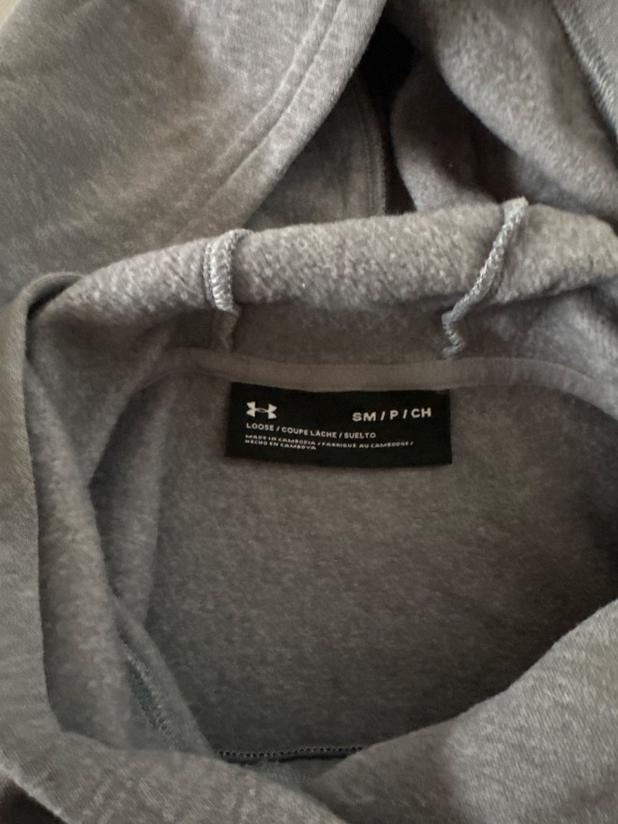 Under Armour Pullover & Sweatshirts: Under Armour Pullover grau Gr. S/M – Gebraucht aus Wileroltigen von torro11 1