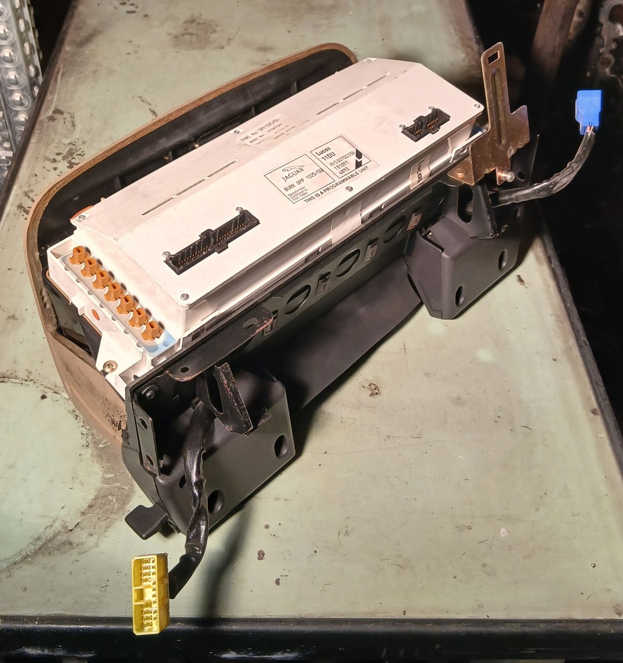 Jaguar Tutti pezzi di ricambio auto: Compteur Jaguar Xj40 – Usato da la heutte venduto da Auto-stock 1
