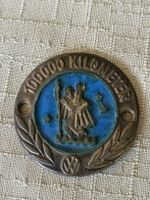 Altes Automobil Emblem / Volkswagen 100000 Km ca. 1950