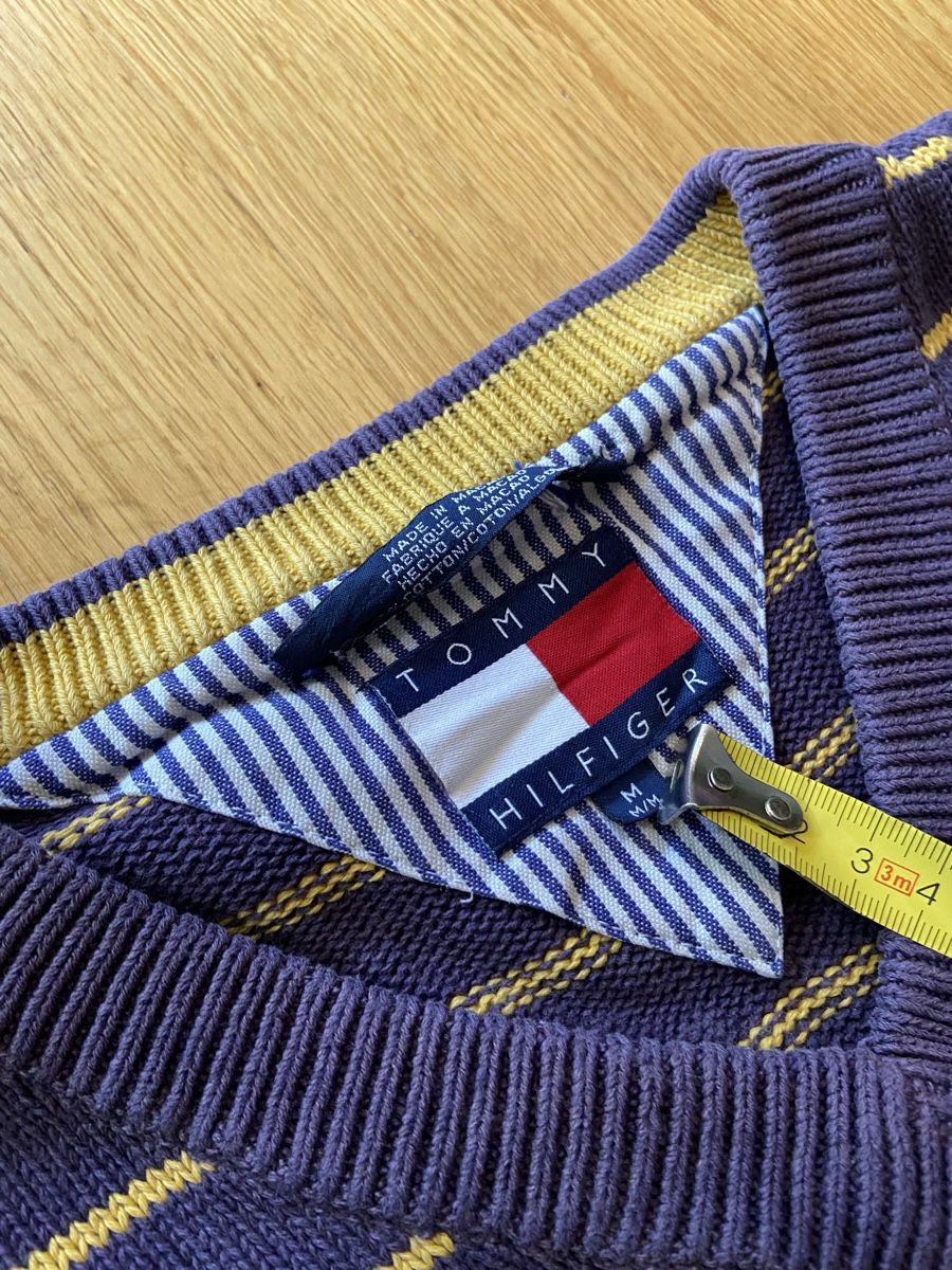 Tommy Hilfiger Maglioni & Felpe: Tommy Hilfiger gestreifter V-Neck – Usato da Schaffhausen venduto da golazo_vines 2