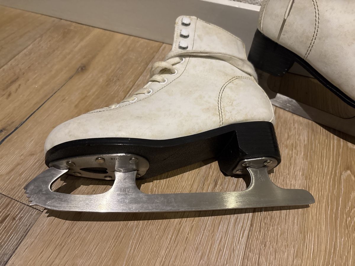 Pattini da ghiaccio: Schlittschuhe Gr. 35 Eislaufschuhe – Usato da Zürich venduto da K.St. 1