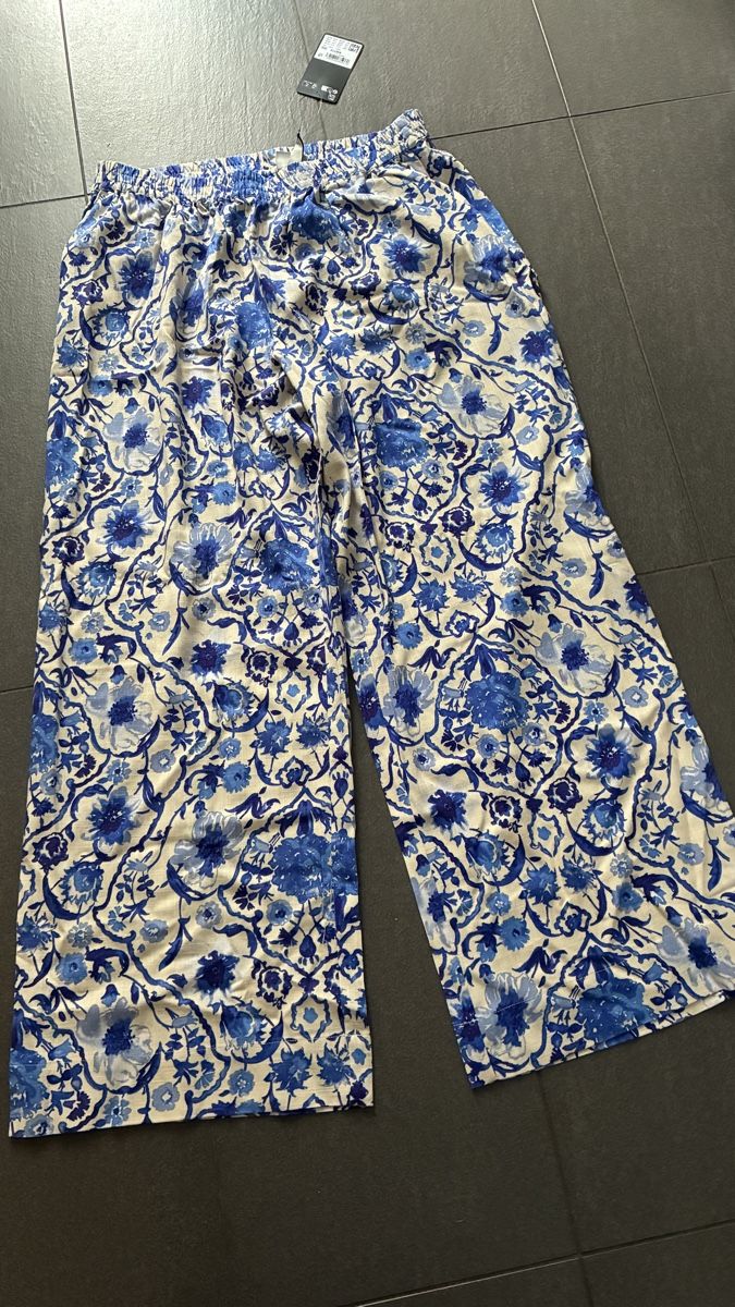 Ulla Popken Pantaloni: Ulla Popken Hose/Bluse blau/weiss gemustert, Grösse XL, neu – Nuovo e nell'imballaggio originale da Reinach BL venduto da santrian 2
