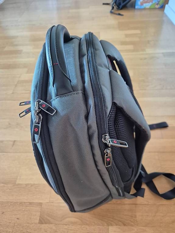 Zaini: SAMSONITE Business Laptop Backpack – Usato da Hünenberg venduto da hunter033 2