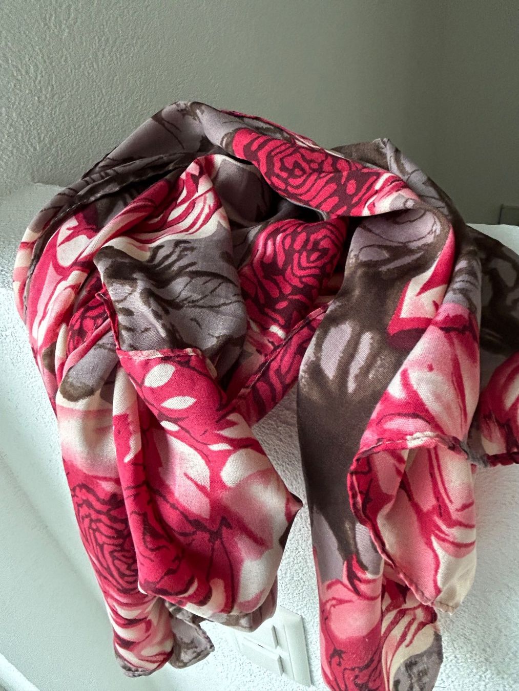 Foulard & Sciarpe: wunderschöner Schal mit Rosenmotiv – Nuovo (secondo la descrizione) da Eschenz venduto da glaro14