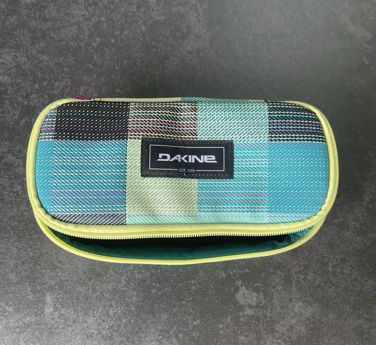 Dakine Schüler-Etuis: Dakine Etui – Gebraucht aus Arnegg von lara.andermatt