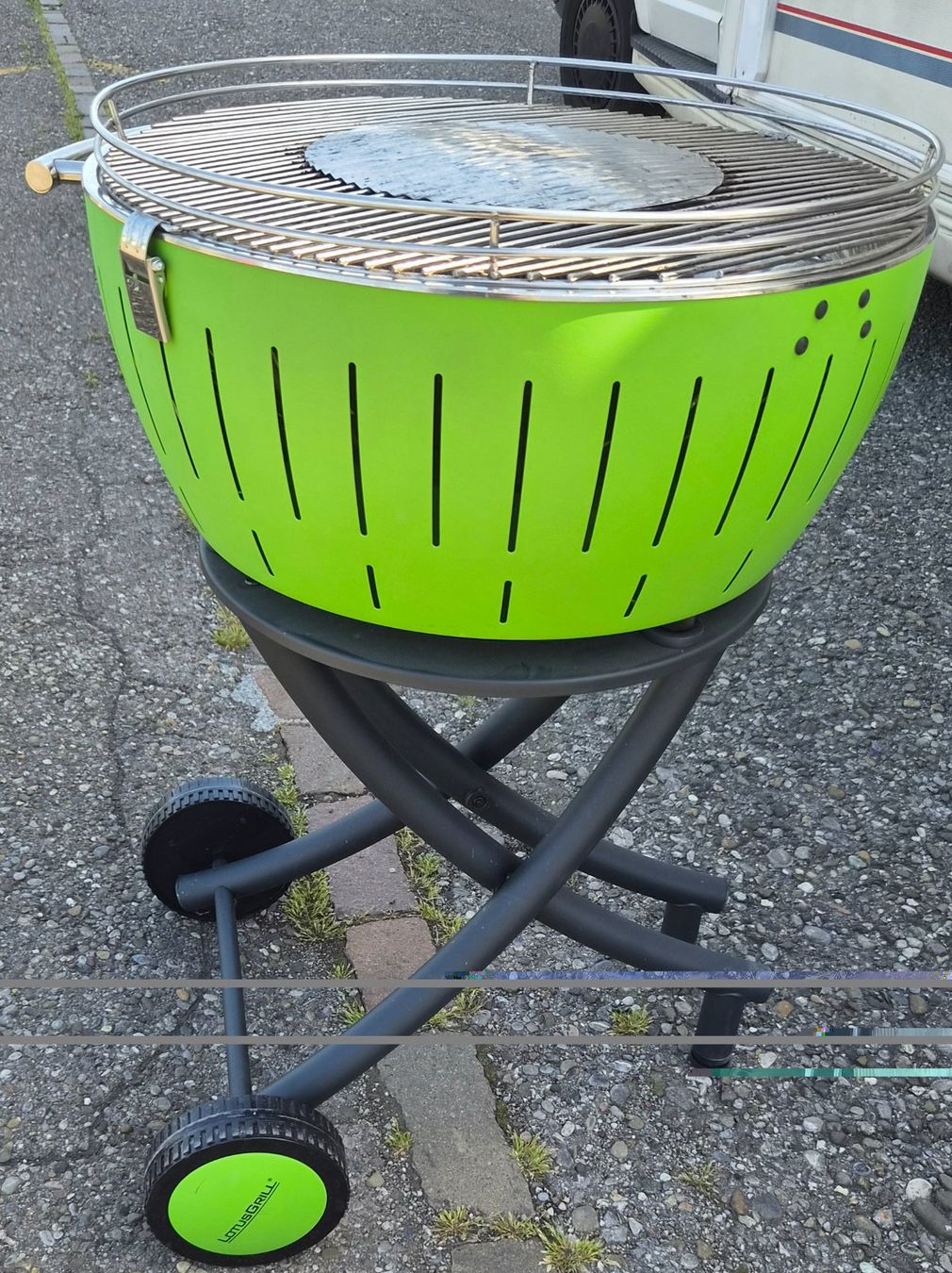Lotusgrill Griglie: Lotus Grill mit Standfuss – Usato da Mönchaltorf venduto da Saturn73 2