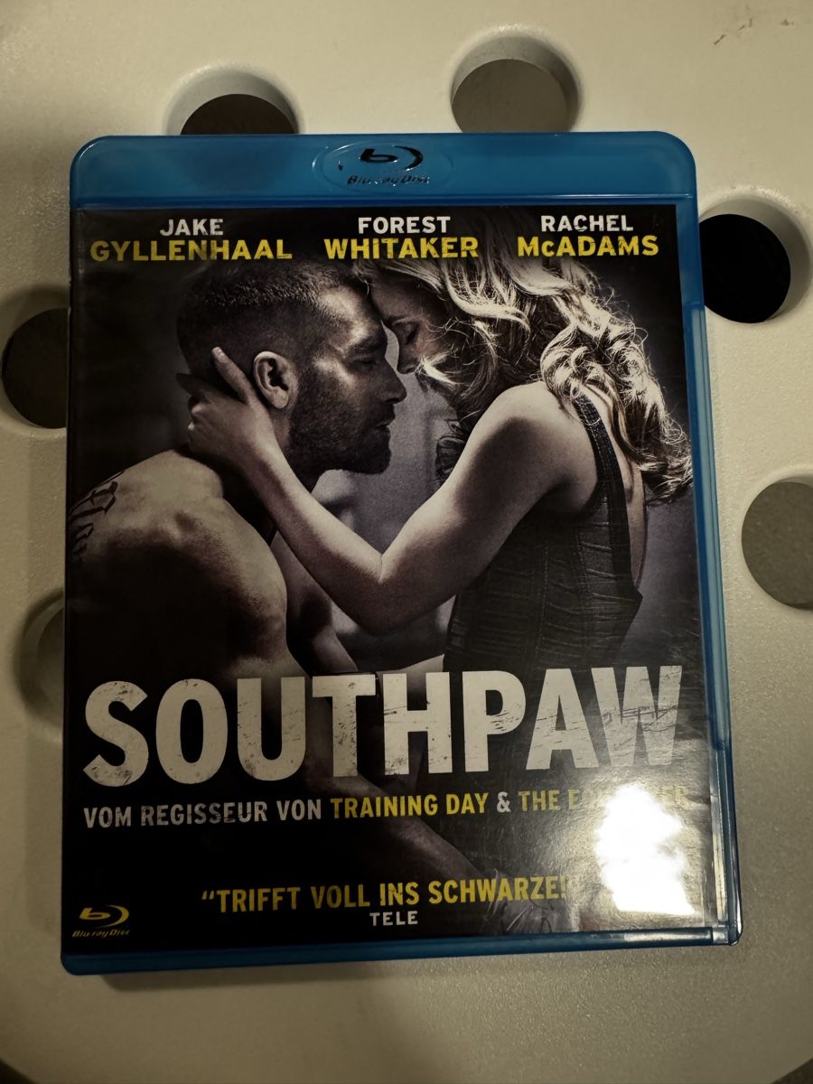 Tutti i DVDs: Southpaw Blu-ray – Usato da Zürich venduto da asi_p2jm