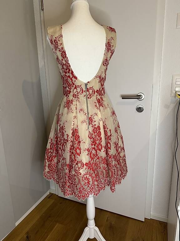 Vestiti: Kleid Alice & Olivia – Usato da Adligenswil venduto da TST04 1