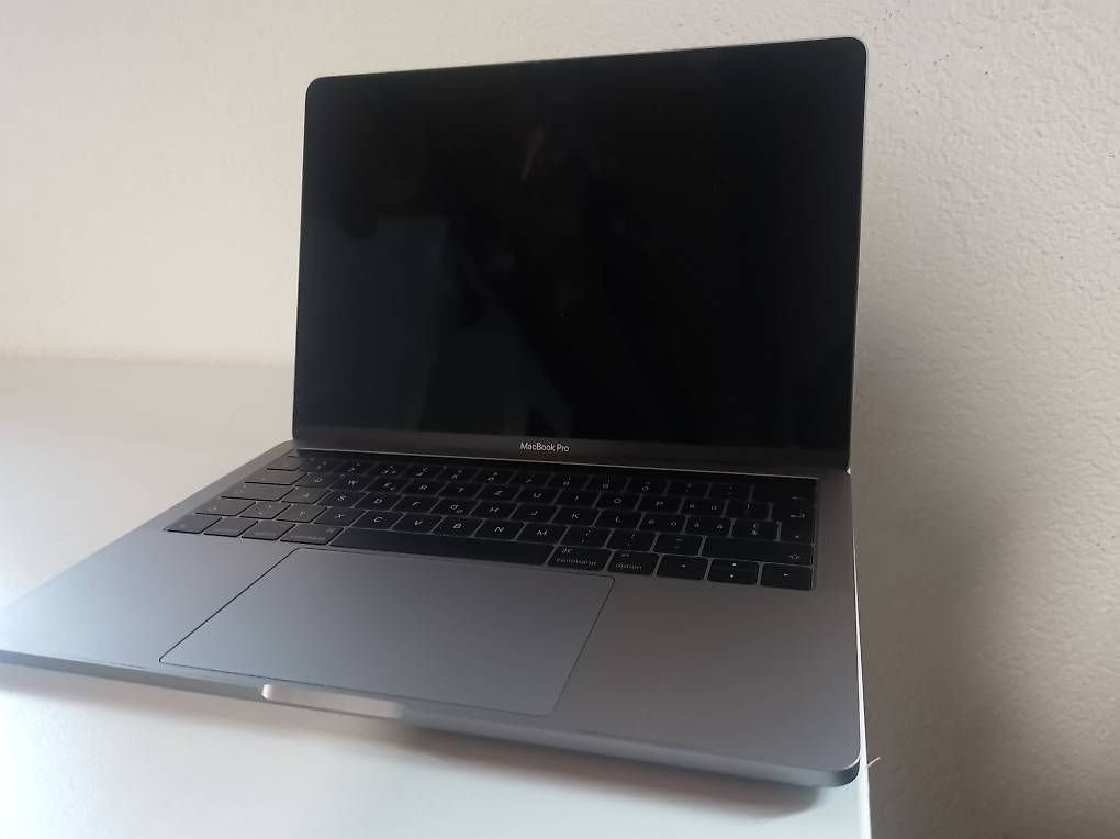 Apple Notebook: Macbook pro pour réparation A1706 Emc 3071 – Difettoso da Poliez-le-Grand venduto da Lea_2wl5 3