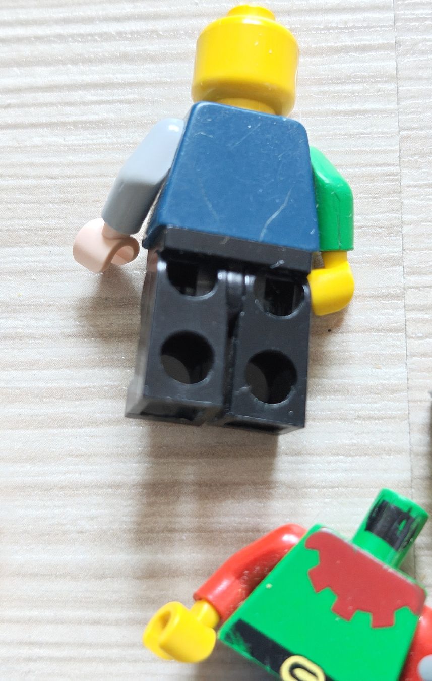 Lego Giocattoli: Lego Figuren Teile bespielt – Usato da Effretikon venduto da Superkarin7 4