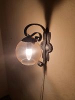 Lampada da parete in ferro battuto