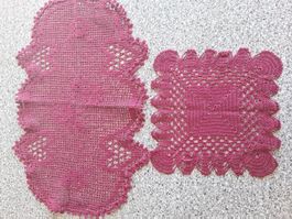 Handgemachte Häkeldeckchen, bordeaux, 2er Set, Vintage
