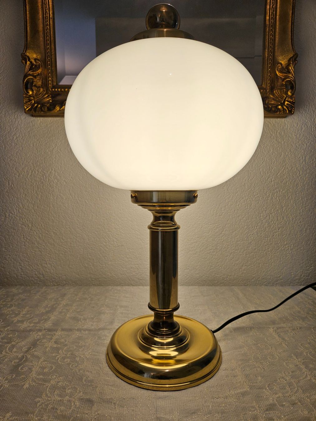 Lampade: Messing Lampe mit Opalglaskugel – Usato da Wittenbach venduto da anzo4 2