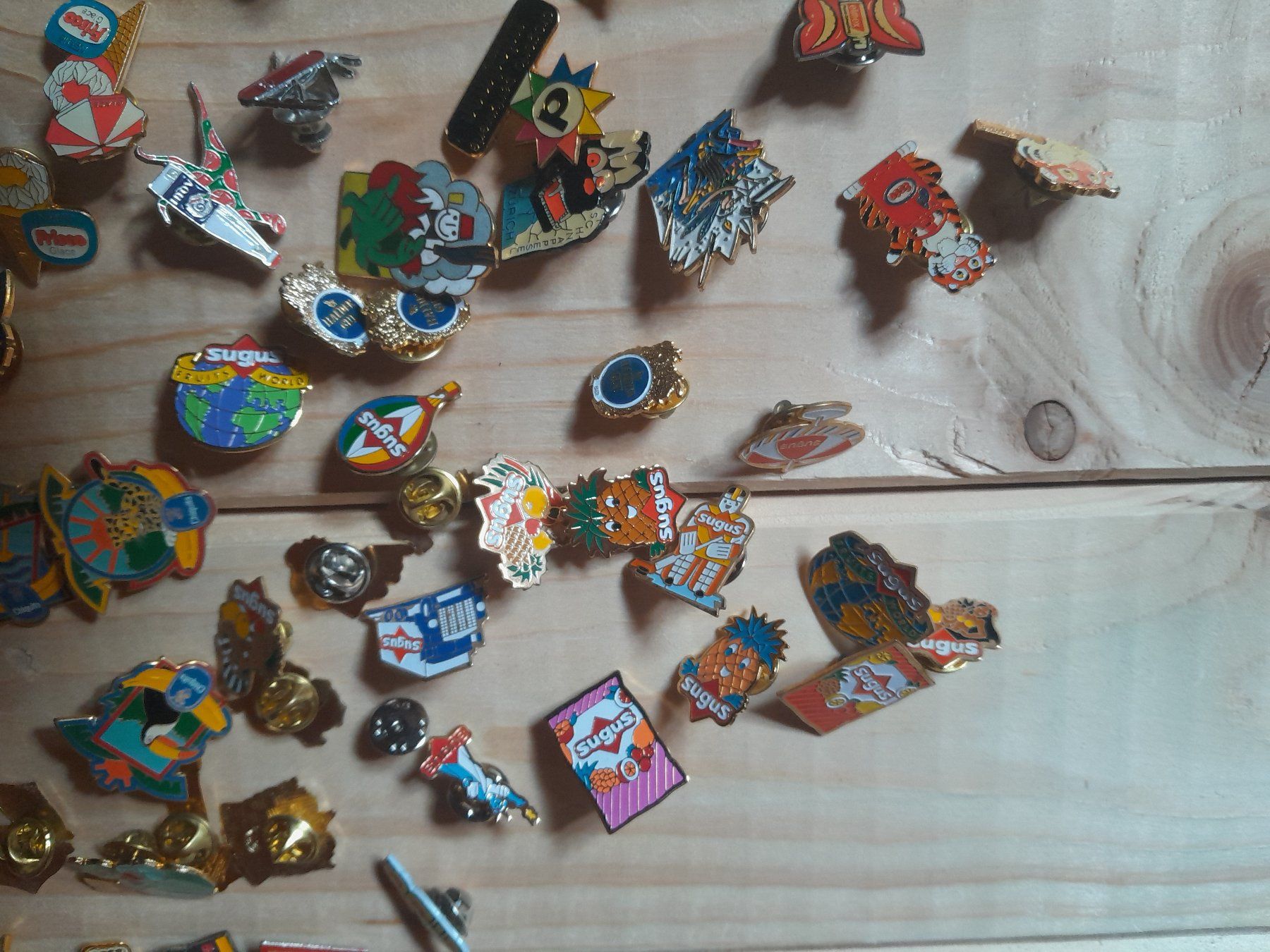 Placchette & Badge: Fasnachtsplaketten und Pin Lot – Usato da Rüti ZH venduto da Alemanni 3