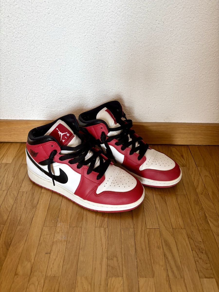 Jordan Chaussures hommes: Nike Air Jordan 1 Mid Chicago Gr. 38 – D'occasion à Zürich par Patn